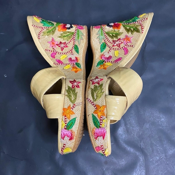 Stuart Weitzman Yellow Embroidered Wedges Women Size N 8 - Picture 5 of 7